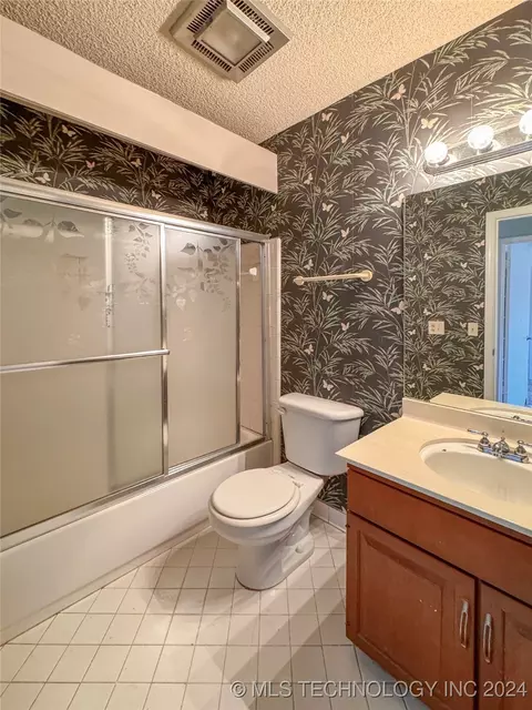 5724 E 33rd Ct, Tulsa, OK 74135 photo 4