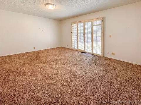5724 E 33rd Ct, Tulsa, OK 74135 photo 5