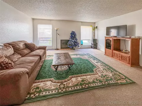 5724 E 33rd Ct, Tulsa, OK 74135 photo 9