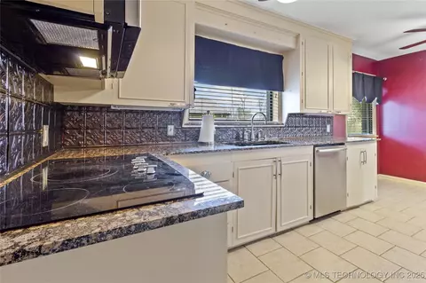 3633 E 24th St, Tulsa, OK 74114 photo 7