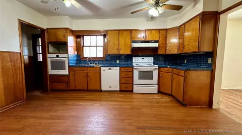 313 E B, Waurika, OK 73573 photo 10