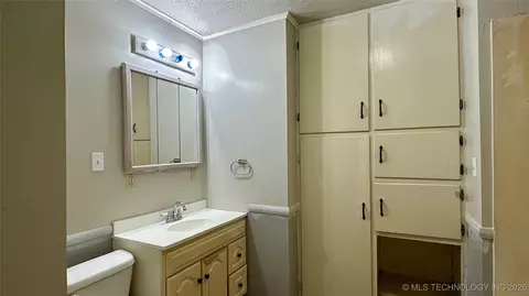313 E B, Waurika, OK 73573 photo 14