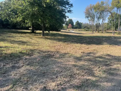 N Elliott Street, Pryor, OK 74361