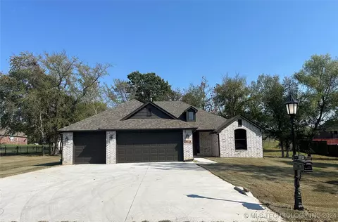 13723 S 261st East Ave, Coweta, OK 74429