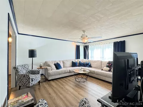 802 E 5th St, Cushing, OK 74023 photo 9