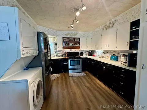 802 E 5th St, Cushing, OK 74023 photo 3