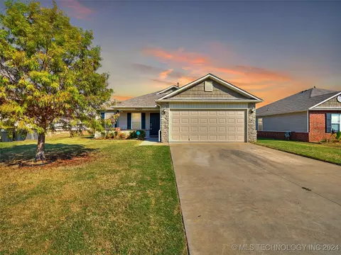 28045 E 150th Pl S, Coweta, OK 74429