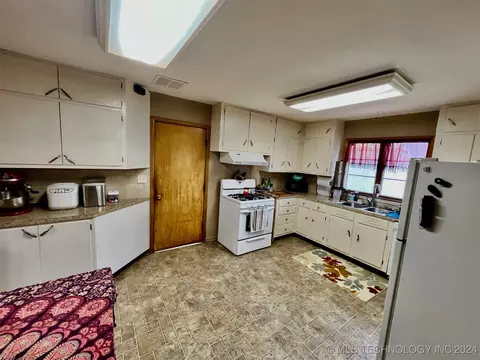 93 Bryan St, Pryor, OK 74361 photo 13