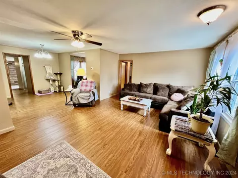 93 Bryan St, Pryor, OK 74361 photo 9