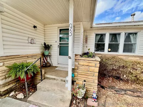 93 Bryan St, Pryor, OK 74361 photo 4