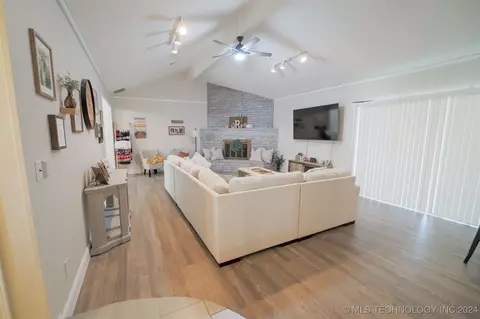 12524 E 37th St, Tulsa, OK 74146 photo 10