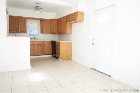301 E Greeley St, Broken Arrow, OK 74012 photo 7