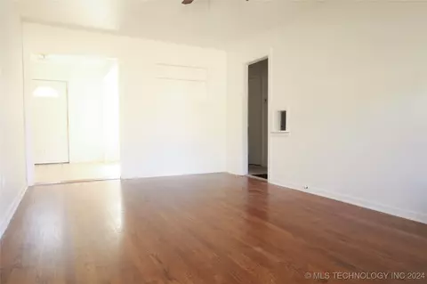 301 E Greeley St, Broken Arrow, OK 74012 photo 2