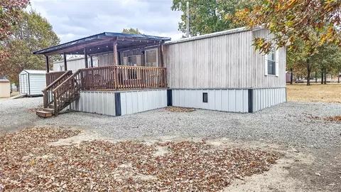 8 F Dr, Porum, OK 74455