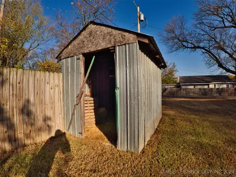 200 S Cedar St, Commerce, OK 74339 photo 21