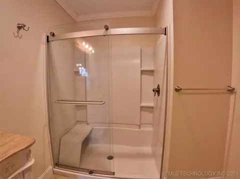 200 S Cedar St, Commerce, OK 74339 photo 9