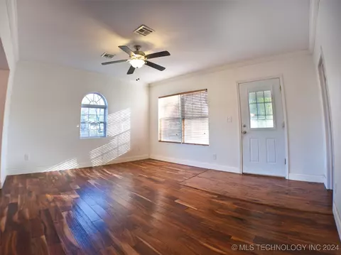 200 S Cedar St, Commerce, OK 74339 photo 6