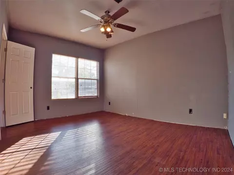200 S Cedar St, Commerce, OK 74339 photo 10