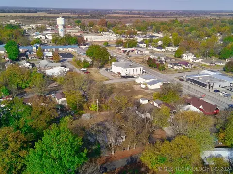 200 S Cedar St, Commerce, OK 74339 photo 17