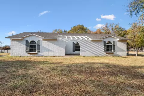 17596 S 323rd East Ave, Coweta, OK 74429