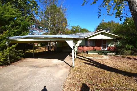 705 W Cedar St, Stilwell, OK 74960