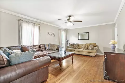 1545 E 37th Pl, Tulsa, OK 74105 photo 8
