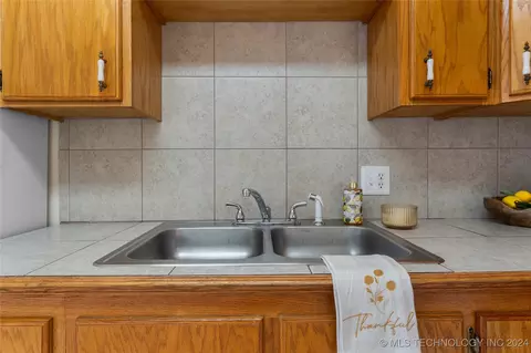 513 S Howerton Ave, Cushing, OK 74023 photo 16