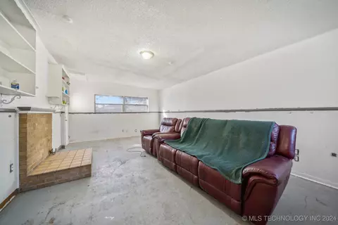 9709 E 4th Pl, Tulsa, OK 74128 photo 13