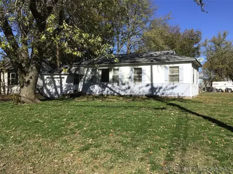 125 NE 5th St, Pryor, OK 74361