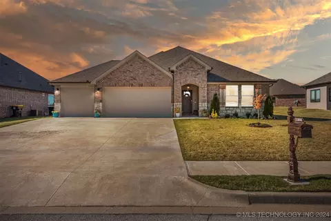 11266 S 282nd East Ave, Coweta, OK 74429