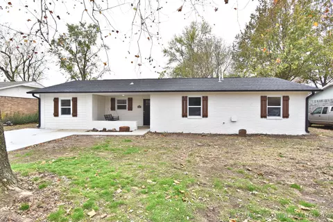 13672 S 286th St, Coweta, OK 74429