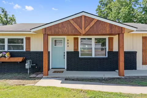 904 SE 3rd St, Wagoner, OK 74467 photo 4