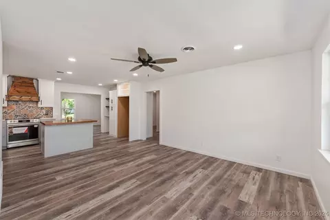 904 SE 3rd St, Wagoner, OK 74467 photo 7