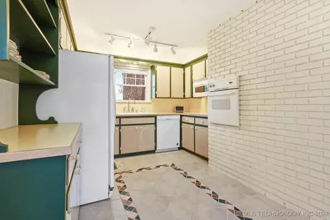 8244 E 38th St, Tulsa, OK 74145 photo 17