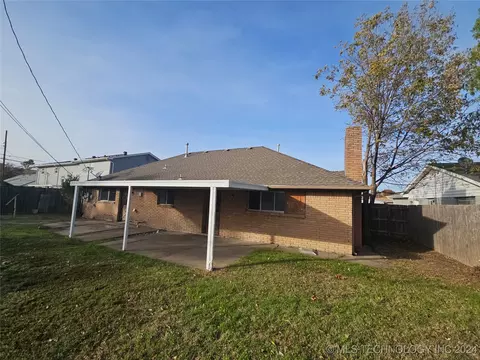8220 E 34th St, Tulsa, OK 74145 photo 2