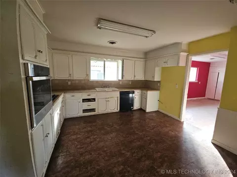 8220 E 34th St, Tulsa, OK 74145 photo 5