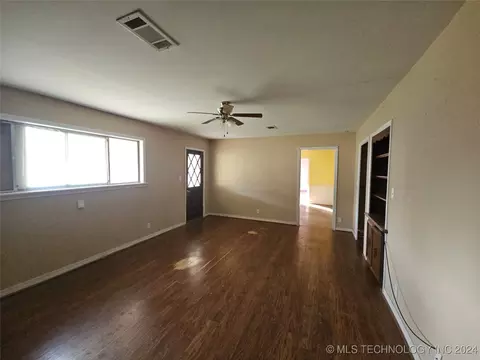 8220 E 34th St, Tulsa, OK 74145 photo 9