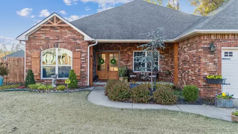 204 Peachtree Ln, Pryor, OK 74361