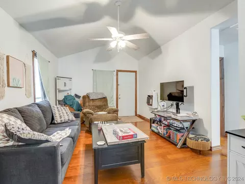 806 E Gardena, Ada, OK 74820 photo 3