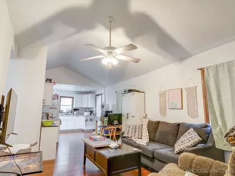 806 E Gardena, Ada, OK 74820 photo 6