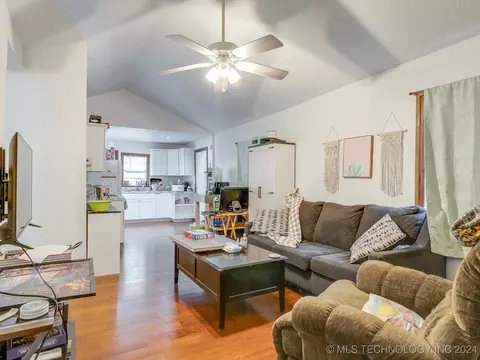 806 E Gardena, Ada, OK 74820 photo 5