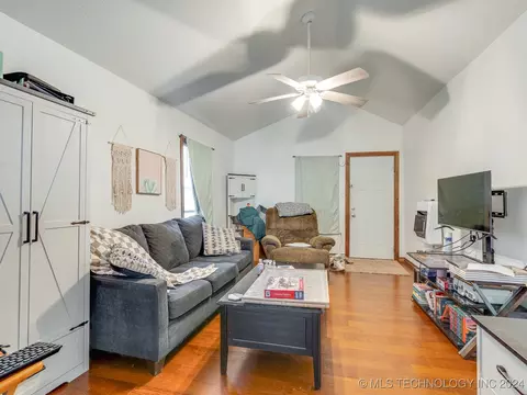 806 E Gardena, Ada, OK 74820 photo 4