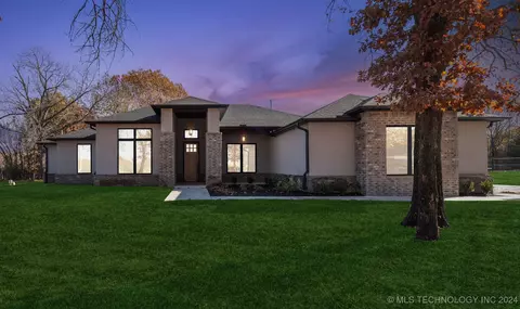 14101 S 246th East Ave, Coweta, OK 74429
