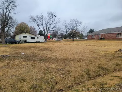 N Wineblood, Checotah, OK 74426 photo 3