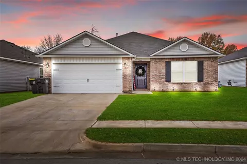 15048 S 284th East Ave, Coweta, OK 74429