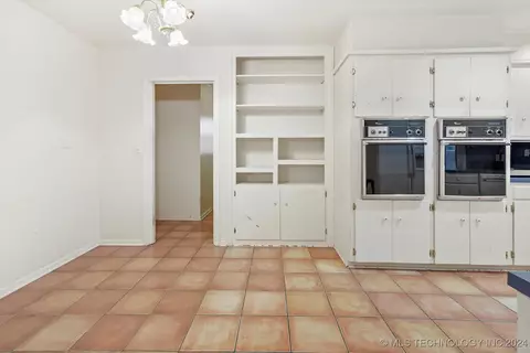 3742 E 59th Pl, Tulsa, OK 74135 photo 8