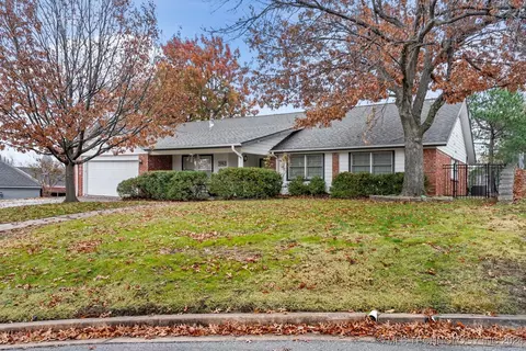 3742 E 59th Pl, Tulsa, OK 74135 photo 2