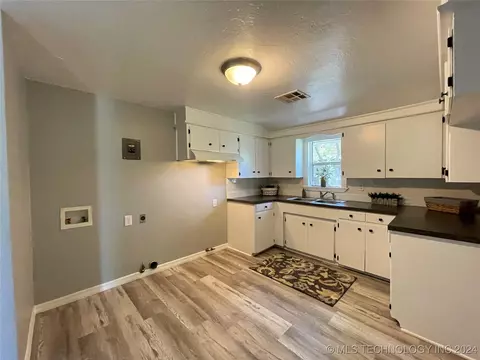 217 E 8th St, Cushing, OK 74023 photo 9