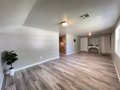 217 E 8th St, Cushing, OK 74023 photo 4