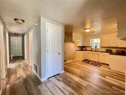 217 E 8th St, Cushing, OK 74023 photo 16